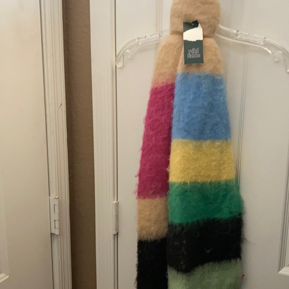 FINAL MARKDOWN NWOT wild fable soft and fuzzy ladies scarf